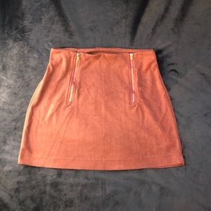 3️⃣FOR2️⃣5️⃣💲‼️Coral Suede Mini Skirt